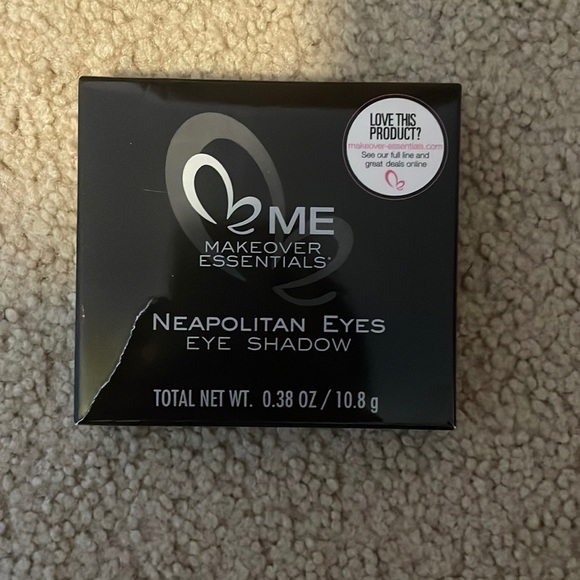 Makeover essentials eye shadow palette - Picture 4 of 5